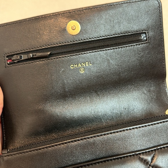 Pristine condition Lambskin Quilted Chanel 19 Wallet On Chain Black complete set - Picture 15 of 17